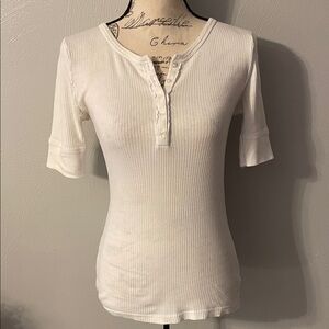 No Boundaries Women’s White Ribbed Henley Top Juniors M Button Front Fitted Tee